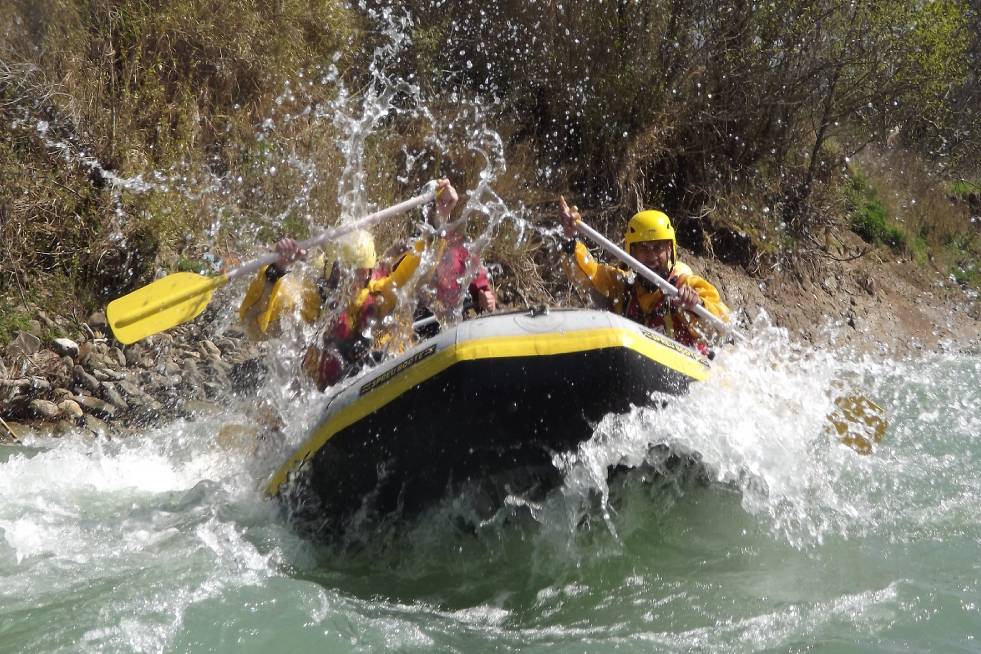 persons having adventurous trip in river